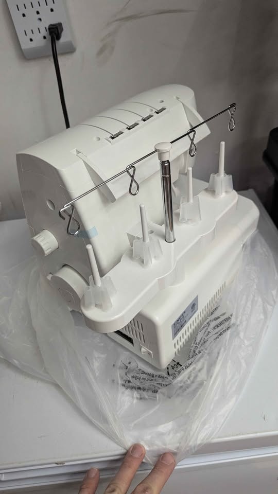 Singer SINGER S0100 Metal Frame Serger - photo 3
