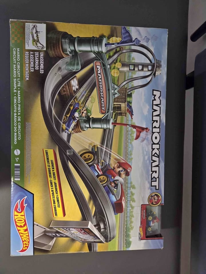 Mariokart Hotwheels Race Track