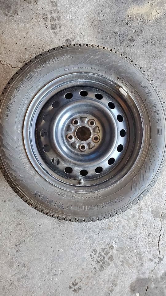 4x Hakkapelita Winter Tires with Steel Rims - 195/65R15