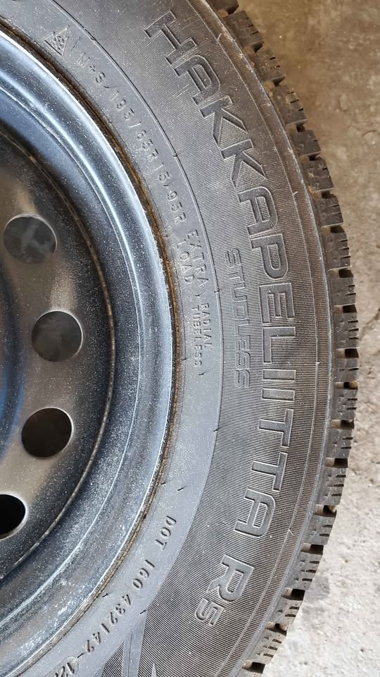 4x Hakkapelita Winter Tires with Steel Rims - 195/65R15 - photo 2