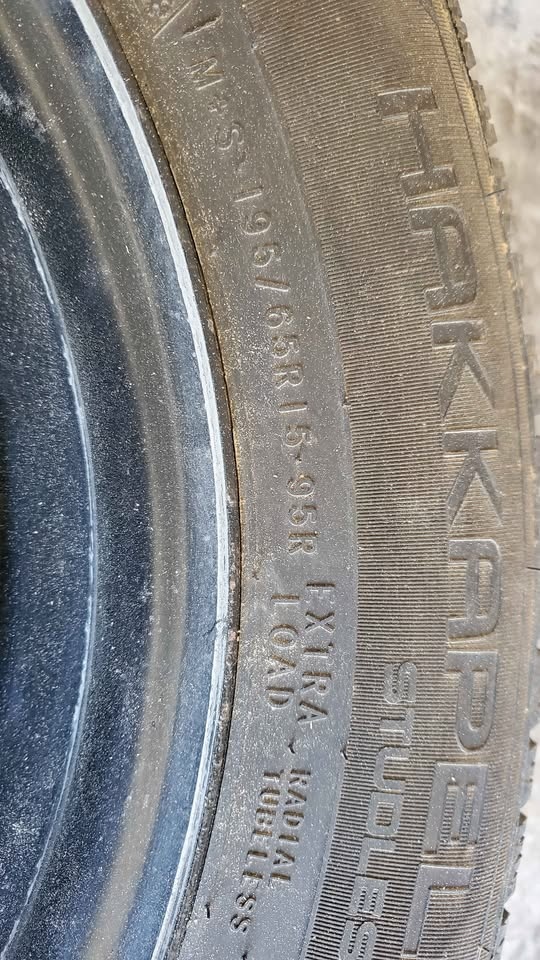 4x Hakkapelita Winter Tires with Steel Rims - 195/65R15 - photo 3