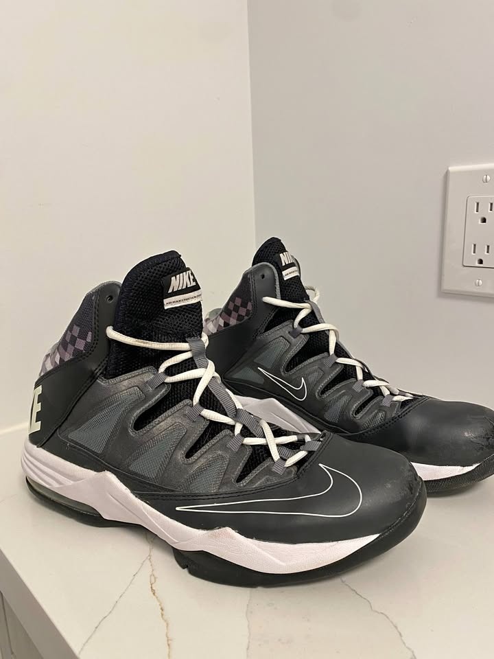 NIKE Men's Air Max Stutter Step Basketball Shoe Size 10
