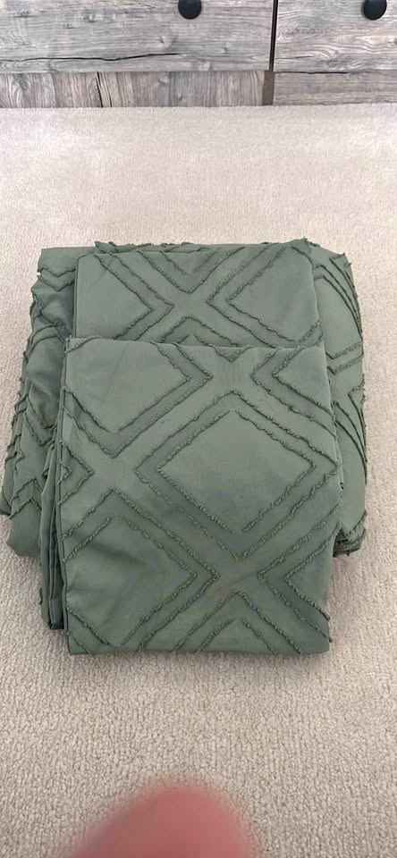 King Size Duvet Cover (Green) + 2 Standard Pillowcase