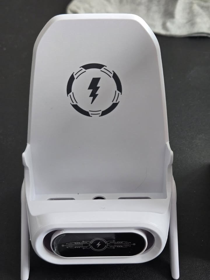 Magnetic Desktop Phone Charging Stand - 15W Wireless - photo 4