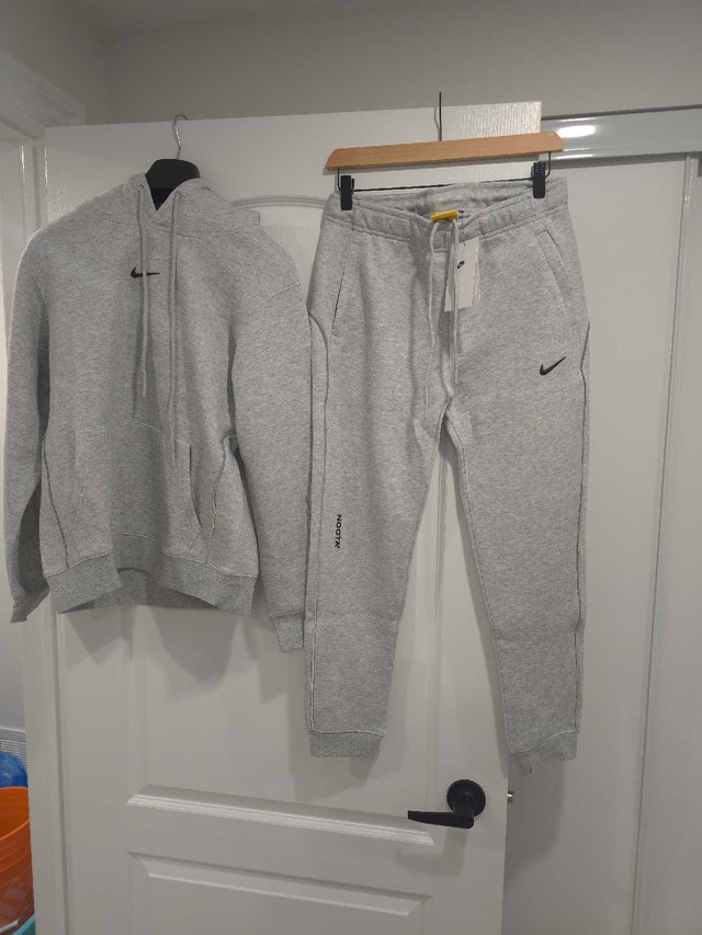 Nike Tech Fleece - Large