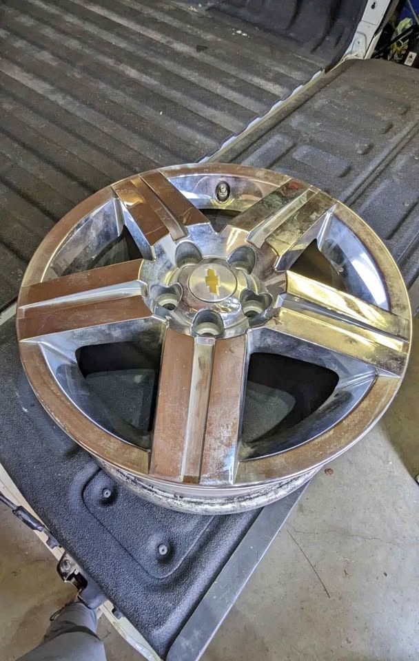 Like new 17" Chevy 5x115mm bolt rim