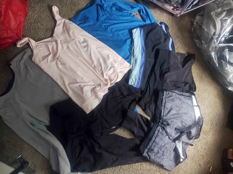 Lululemon Lot (size 8-10) thumbnail