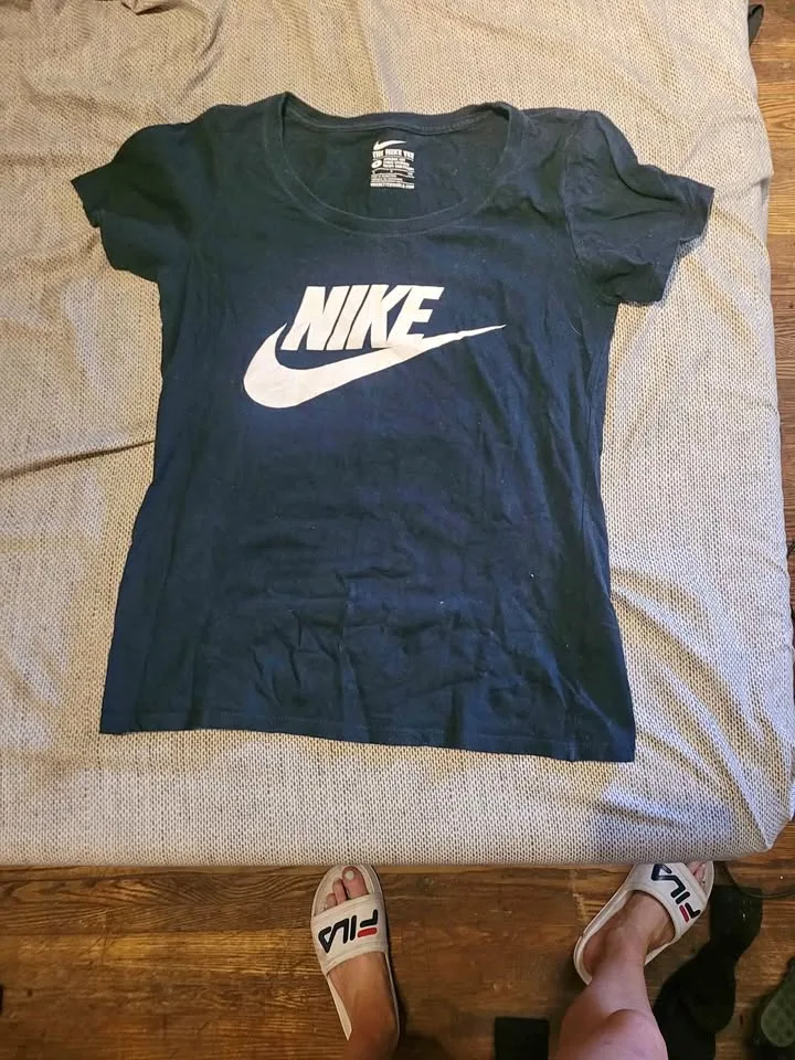 Mens small Nike T Shirt thumbnail