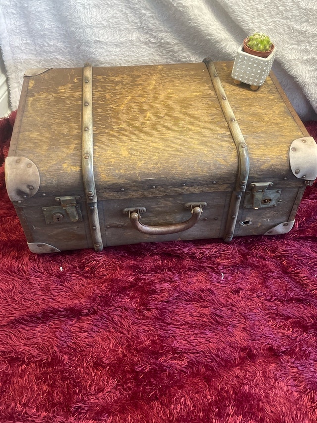 Antique Wood & Leather Travelling Case (1890s-1910s)