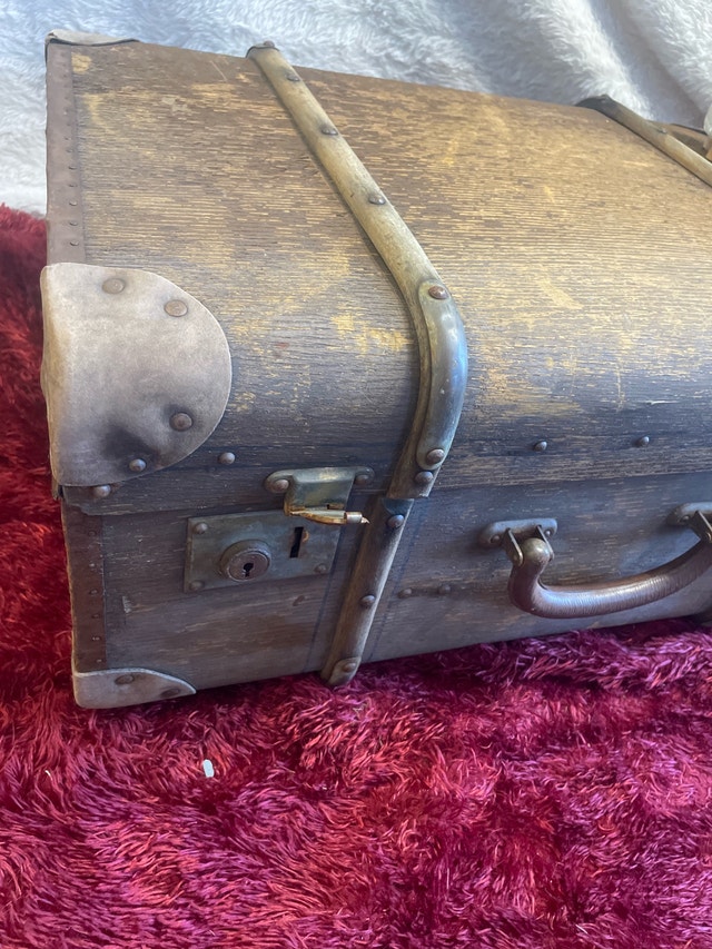 Antique Wood & Leather Travelling Case (1890s-1910s) - photo 2