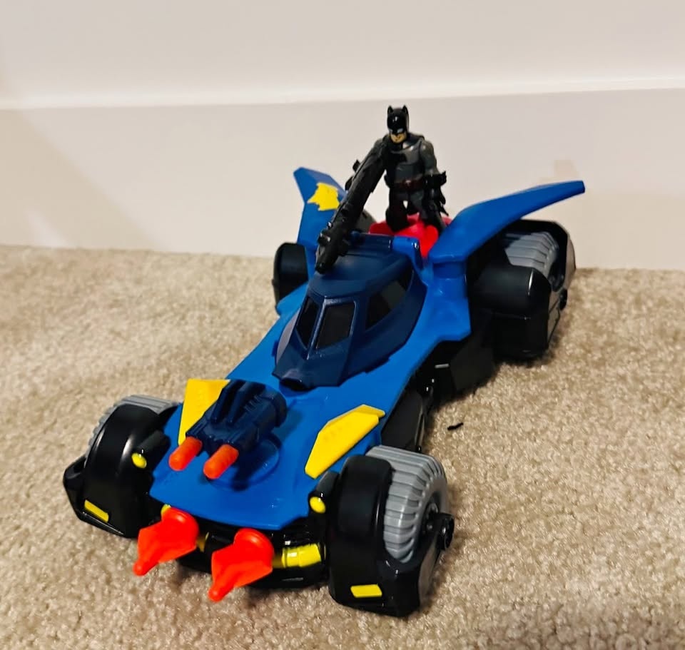 Batman Figure + Shake & Spin Batmobile