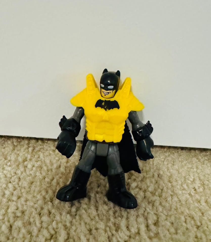 Batman Figure + Shake & Spin Batmobile - photo 3