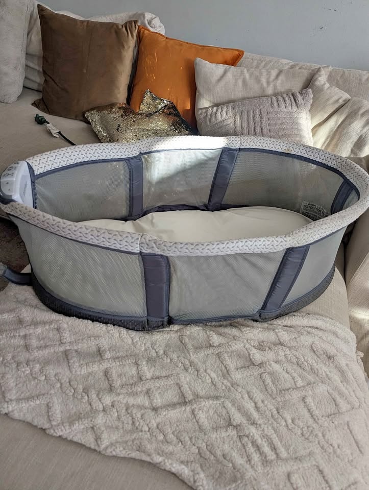 Baby travel bed (foldable)