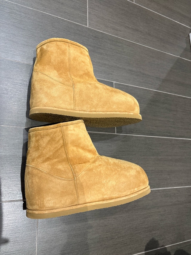 Amina Muaddi - tan suede boots - photo 5