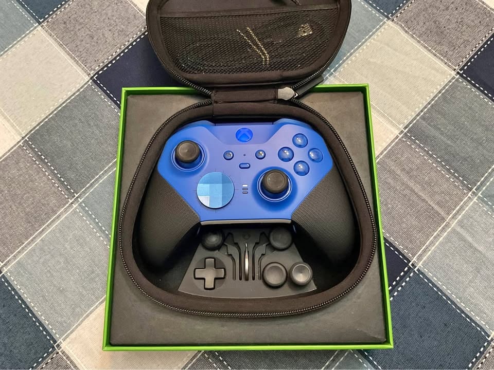 BNIB - XBOX ELITE SERIES 2 CONTROLLER