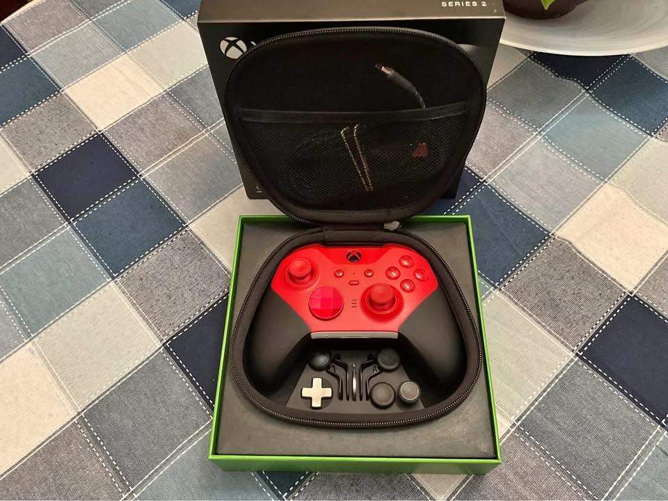 BNIB - XBOX ELITE SERIES 2 CONTROLLER