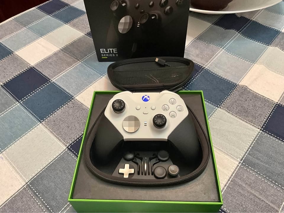 BNIB - ELITE SERIES 2 CONTROLLER
