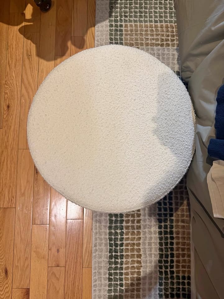 Boucle Ottoman Round
