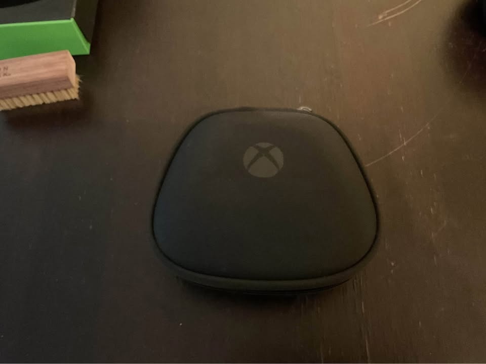 Brand New XBOX ELITE SERIES 2 WIRELESS CONTROLLER - photo 2