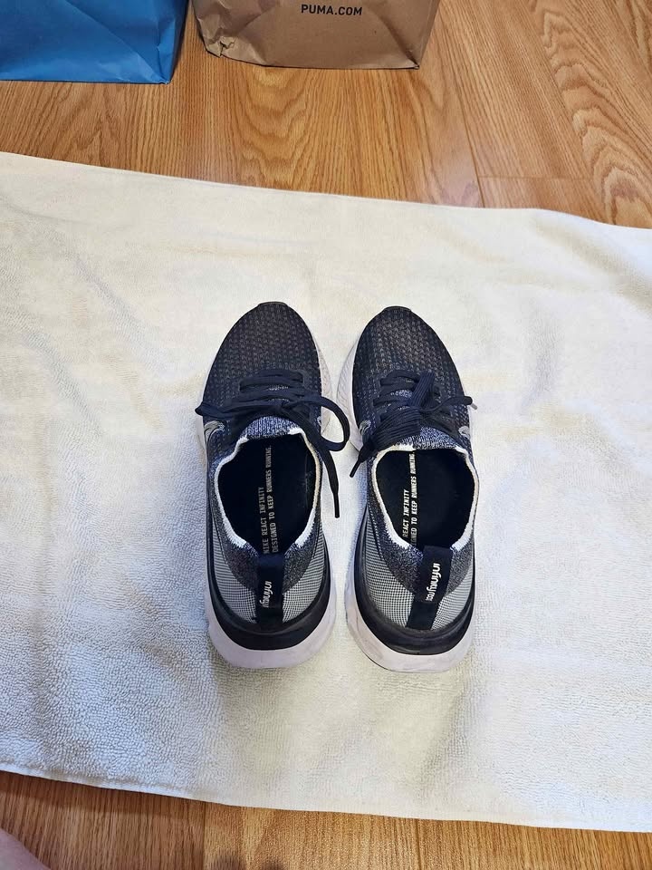Nike Running Shoes – Clean, Great Condition Size 6.5