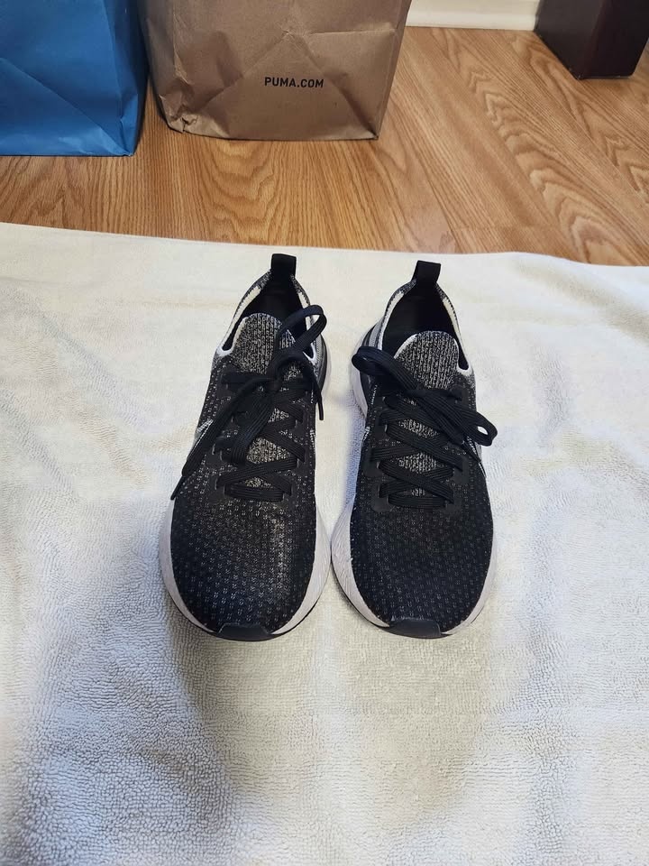 Nike Running Shoes – Clean, Great Condition Size 6.5 - photo 2