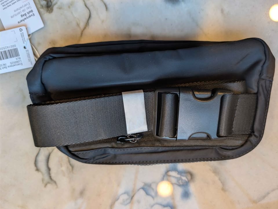 Lululemon Everywhere Belt Bag - photo 2