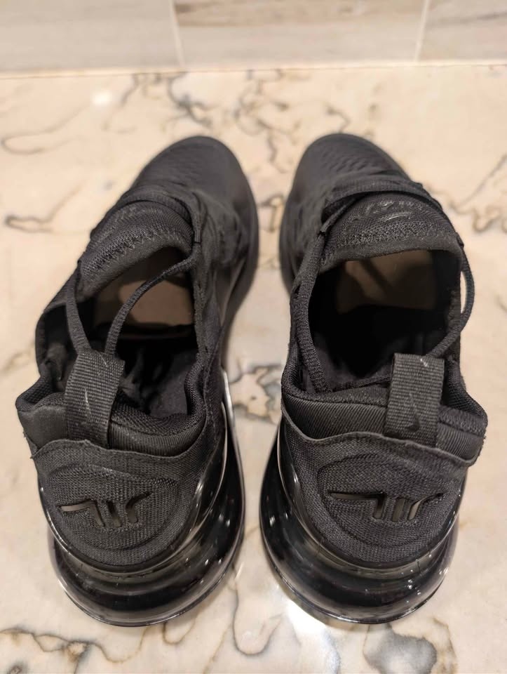 Men's Nike Air Max 270's - Size 11 - photo 4
