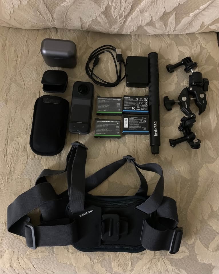 Insta360 X3 with Accessories - photo 2