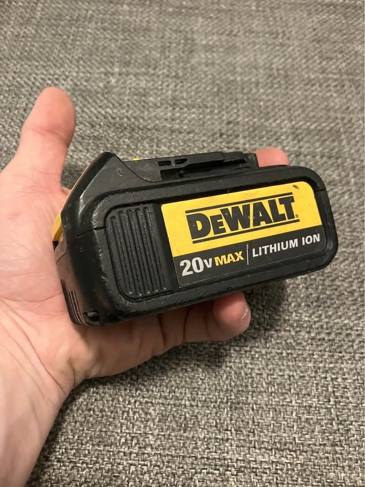 DeWalt 3h 20V Battery - photo 3