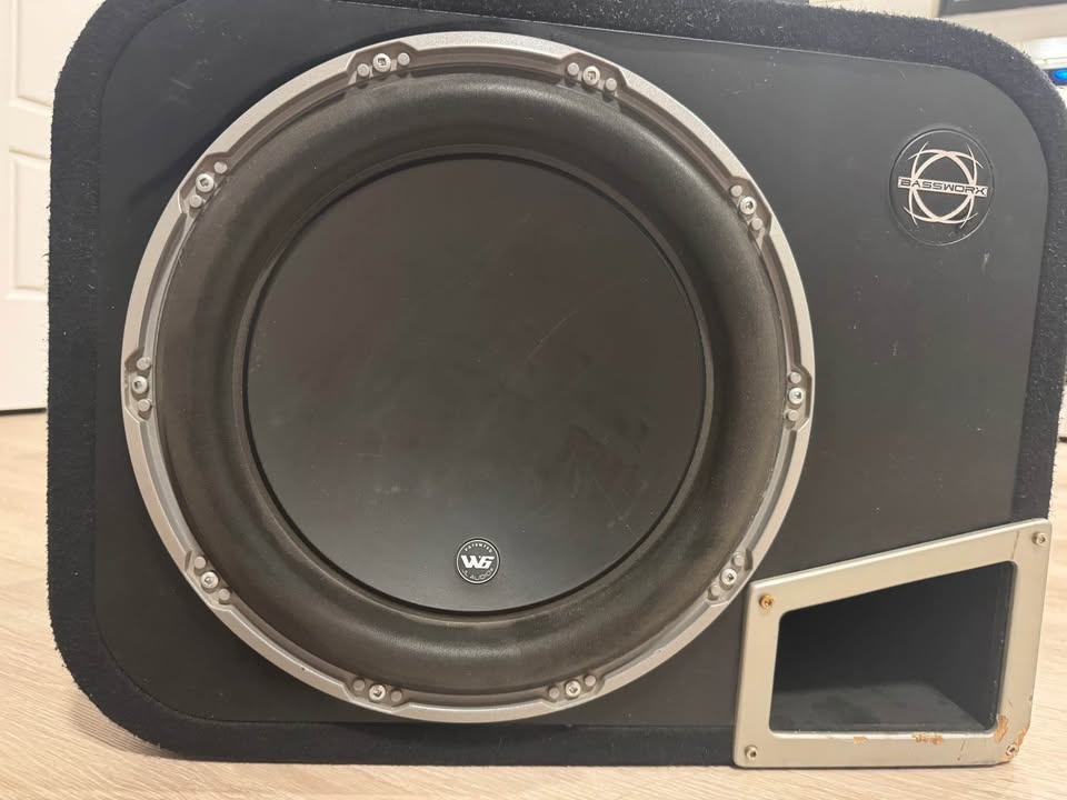 JL Audio 12" W6 Subwoofer + Amp + BassWorks - photo 2
