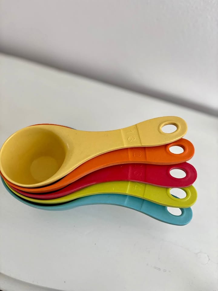 Rainbow Set of Measuring Cups