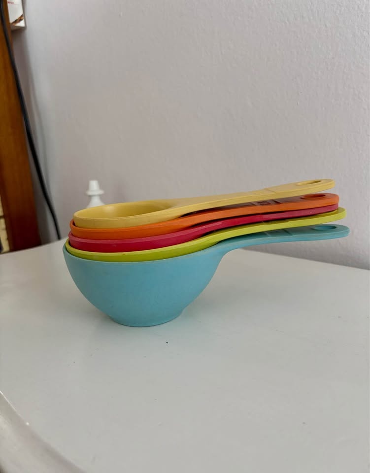 Rainbow Set of Measuring Cups - photo 3
