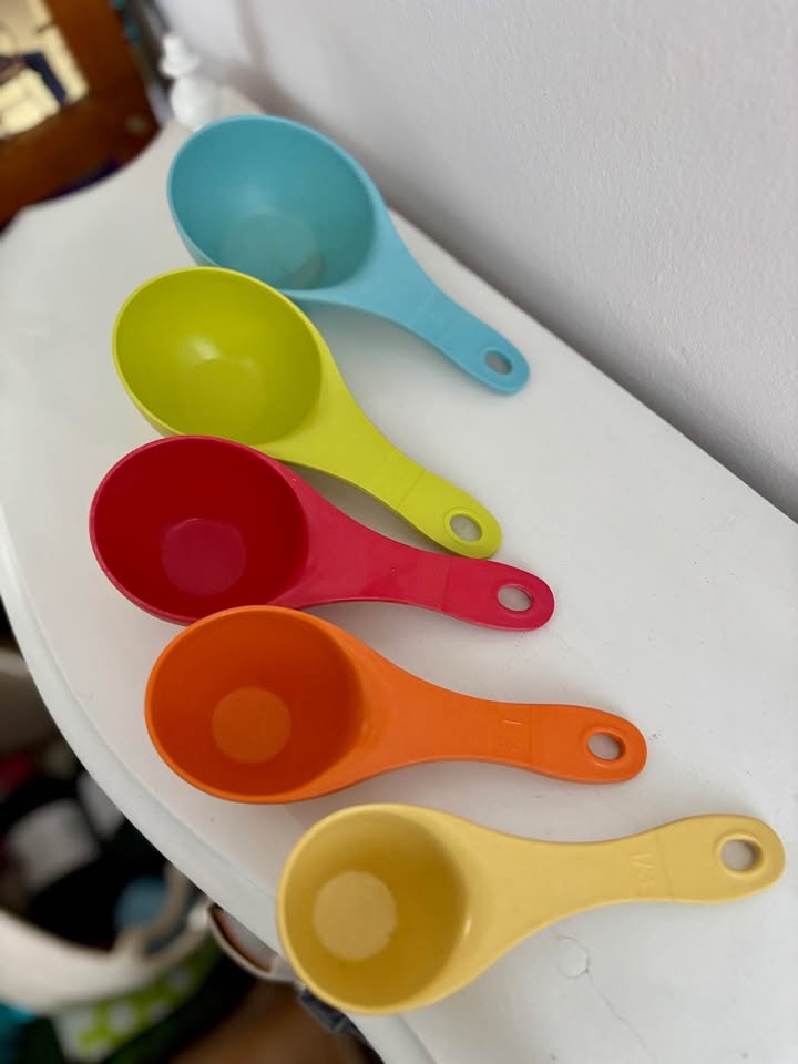 Rainbow Set of Measuring Cups - photo 4