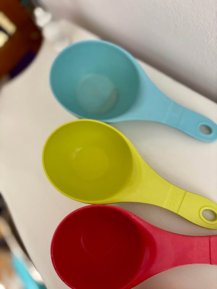 Rainbow Set of Measuring Cups - photo 5