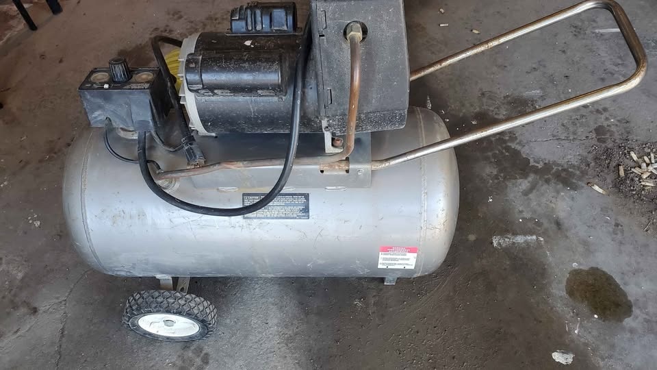 20 gallon Compressor, Tools, Accessories - photo 2