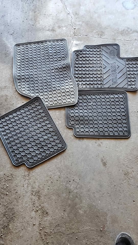 Rubber floor mats for Toyota