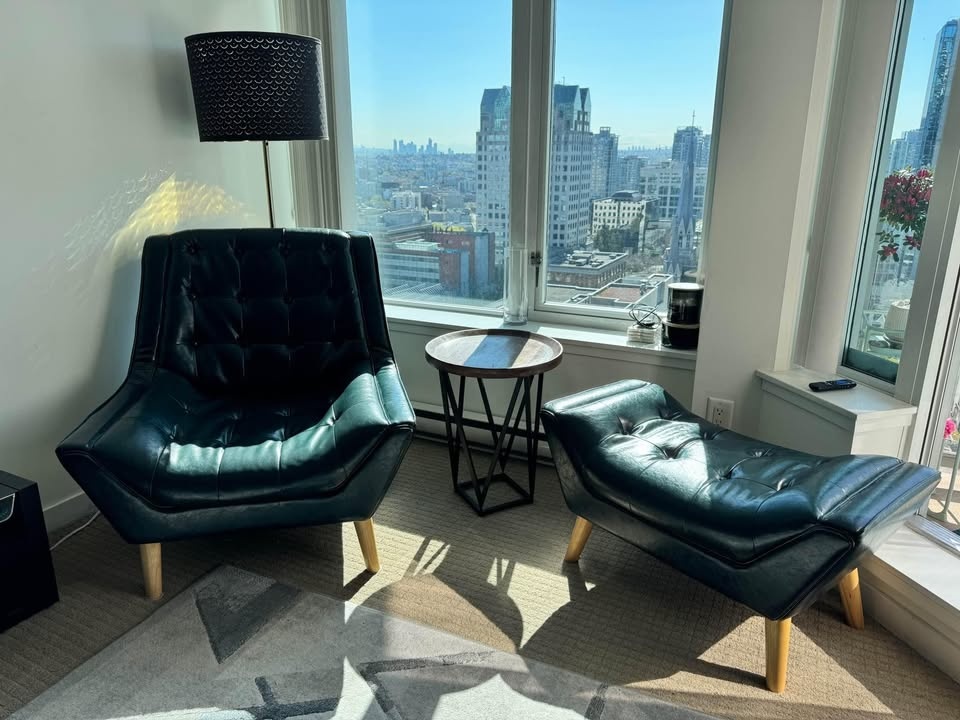 Chair and ottoman - photo 2