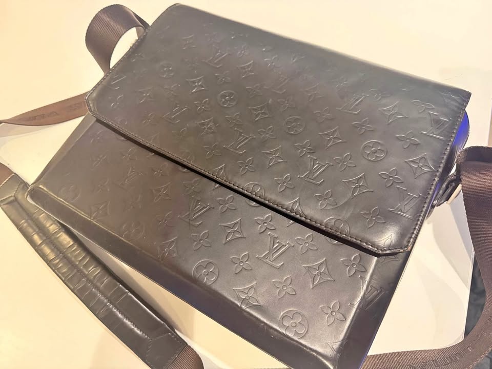 Louis Vuitton Men’s Messenger Bag