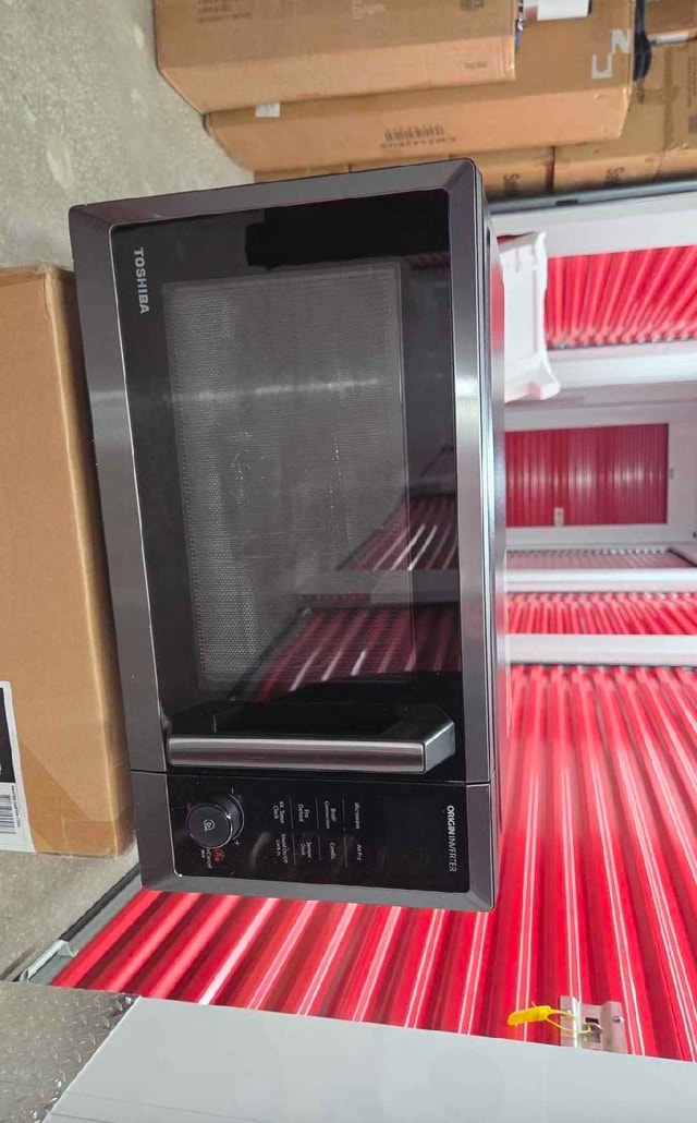 BRAND NEW BOXED Toshiba 6‑in‑1 Microwave – Air Fryer