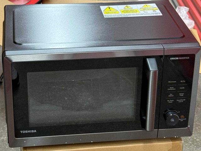 BRAND NEW BOXED Toshiba 6‑in‑1 Microwave – Air Fryer - photo 5
