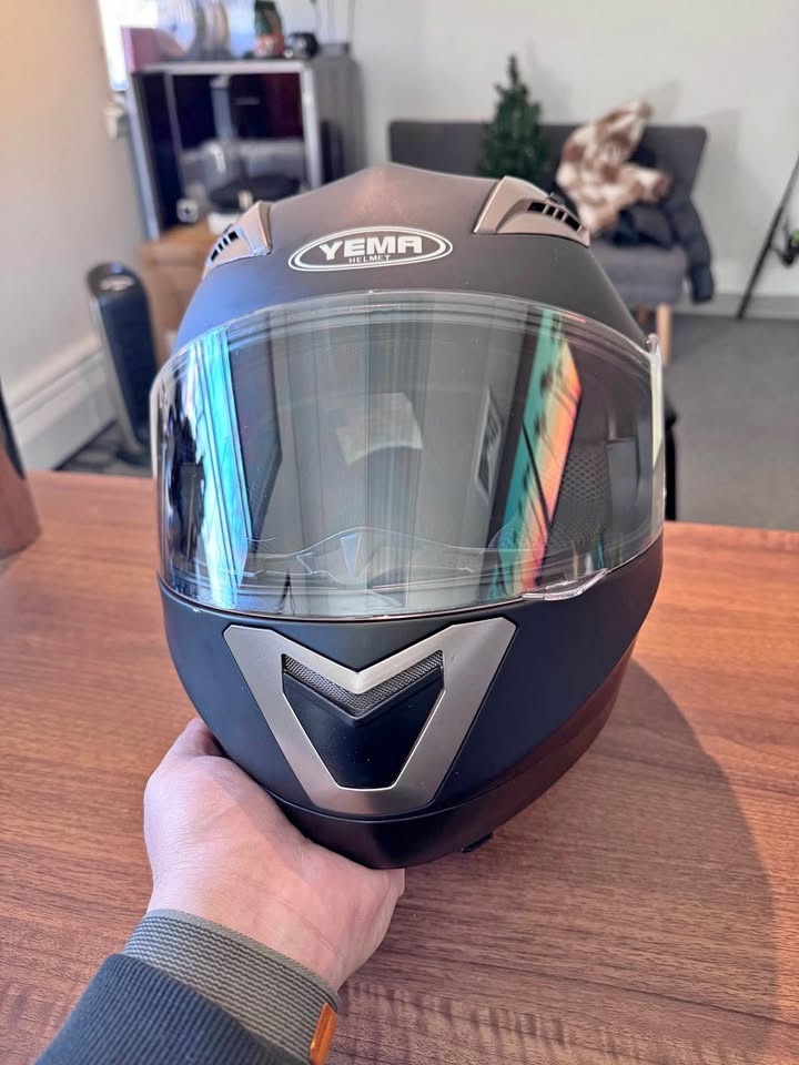 Motorcycle Helmet YEMA Large. DOT Approved.