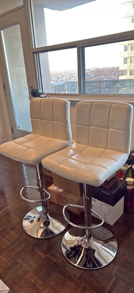 2 BAR STOOLS - WHITE LEATHER