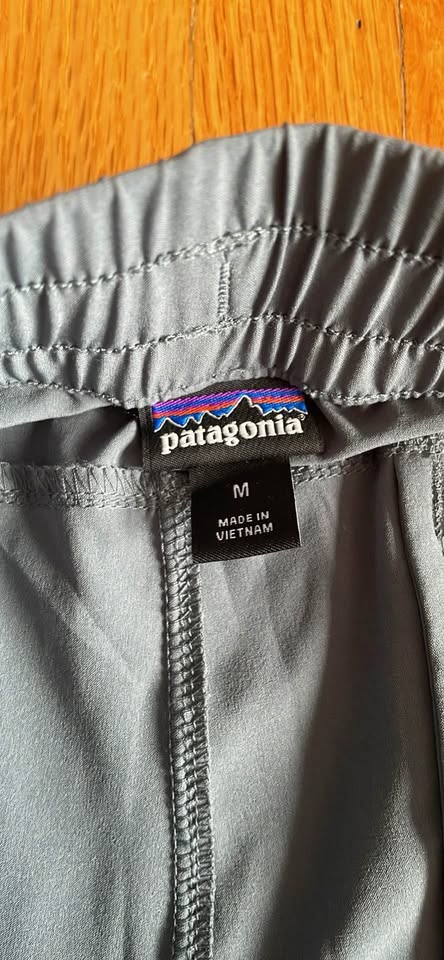 Patagonia Women’s Medium light weight capri length pant - photo 2