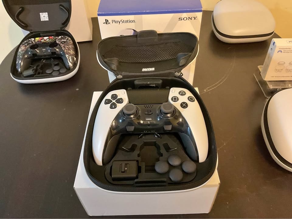 Sony DualSense Edge Wireless Controller - BNIB