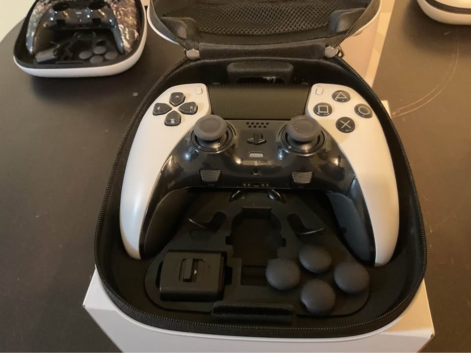 Sony DualSense Edge Wireless Controller - BNIB - photo 2