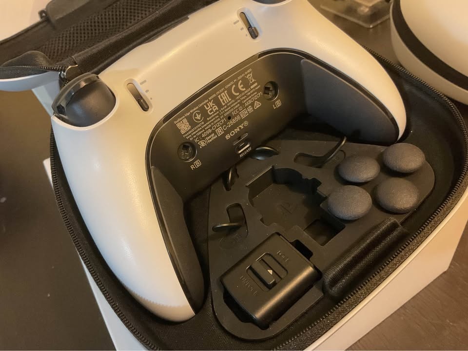 Sony DualSense Edge Wireless Controller - BNIB - photo 4