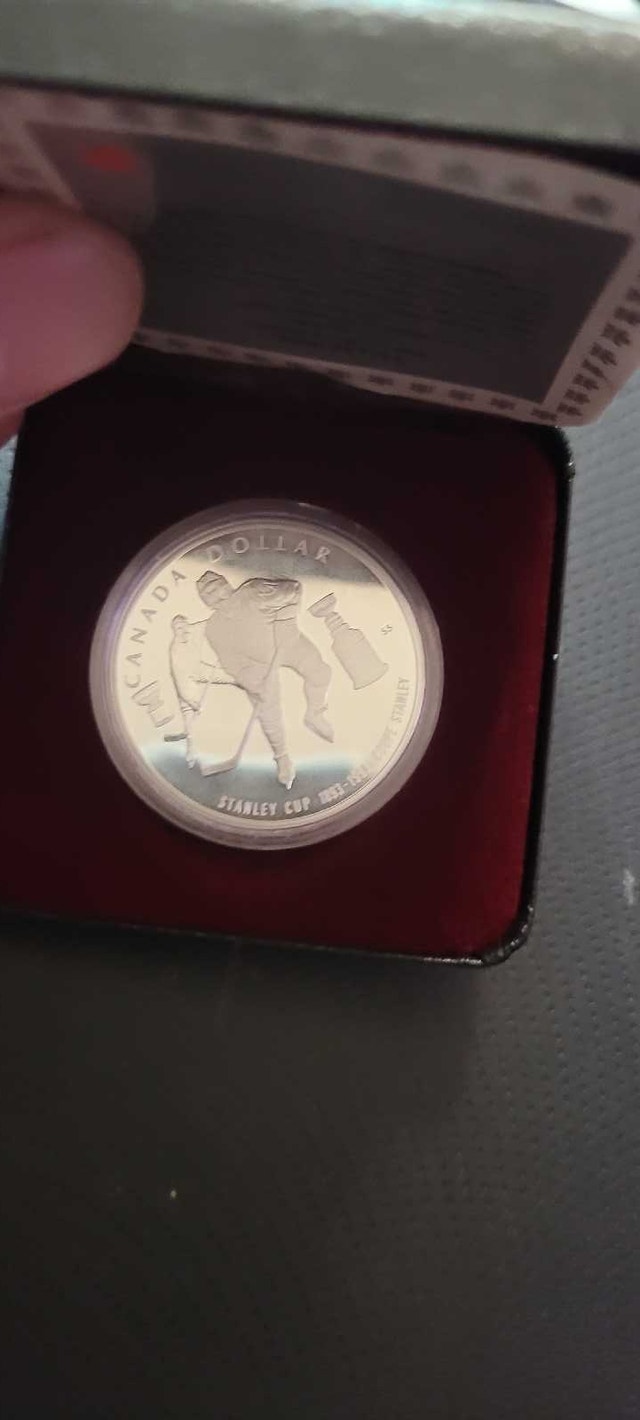 Mixed Silver Coins: Irish, UK, Canadian Quarters & More - photo 5