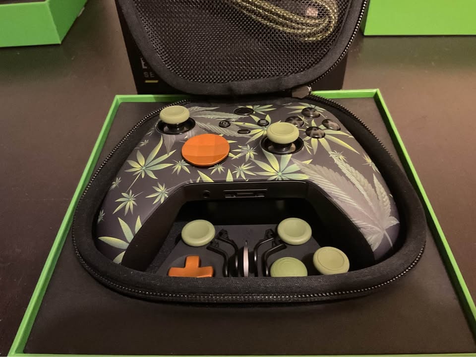 Custom Elite Series 2 Controller for Xbox/PC - photo 5