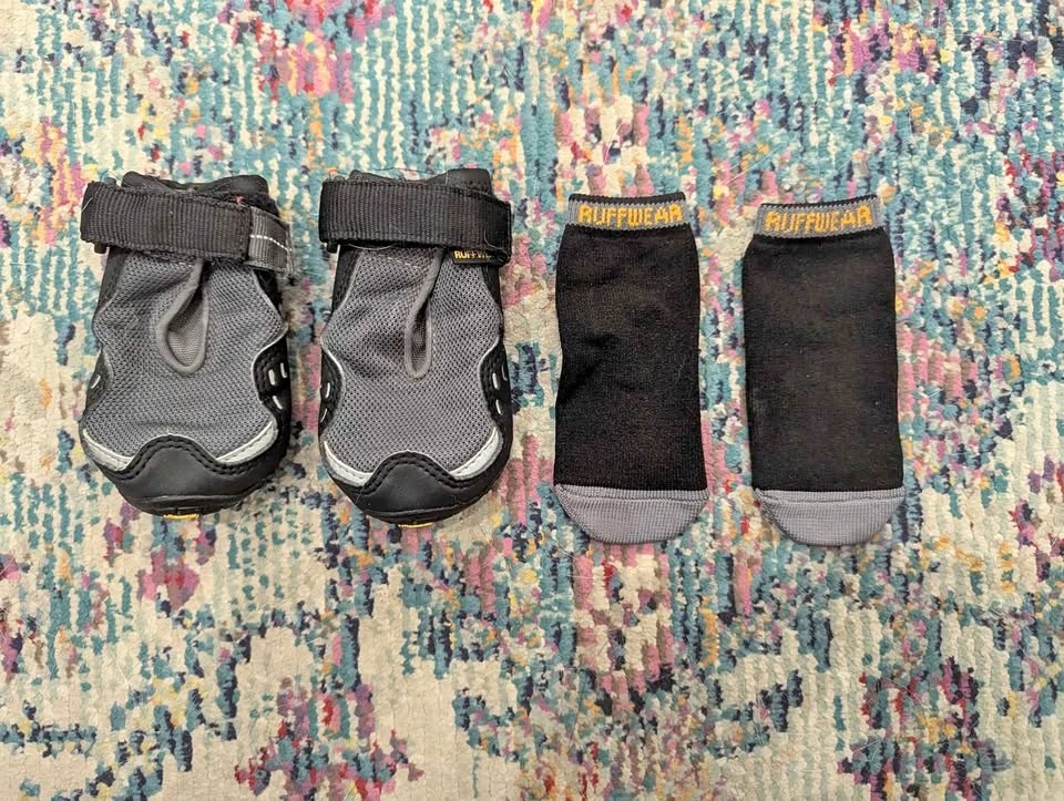 Ruffwear Grip Trex Dog Boots Size 2.5 + Socks