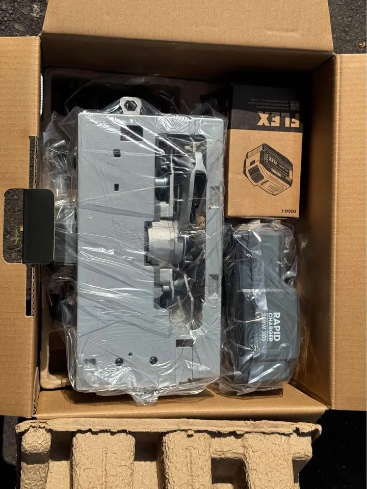 FLEX 24V Cordless 7-1/4-Inch Circular Saw Kit (NEW) image indicator(2)